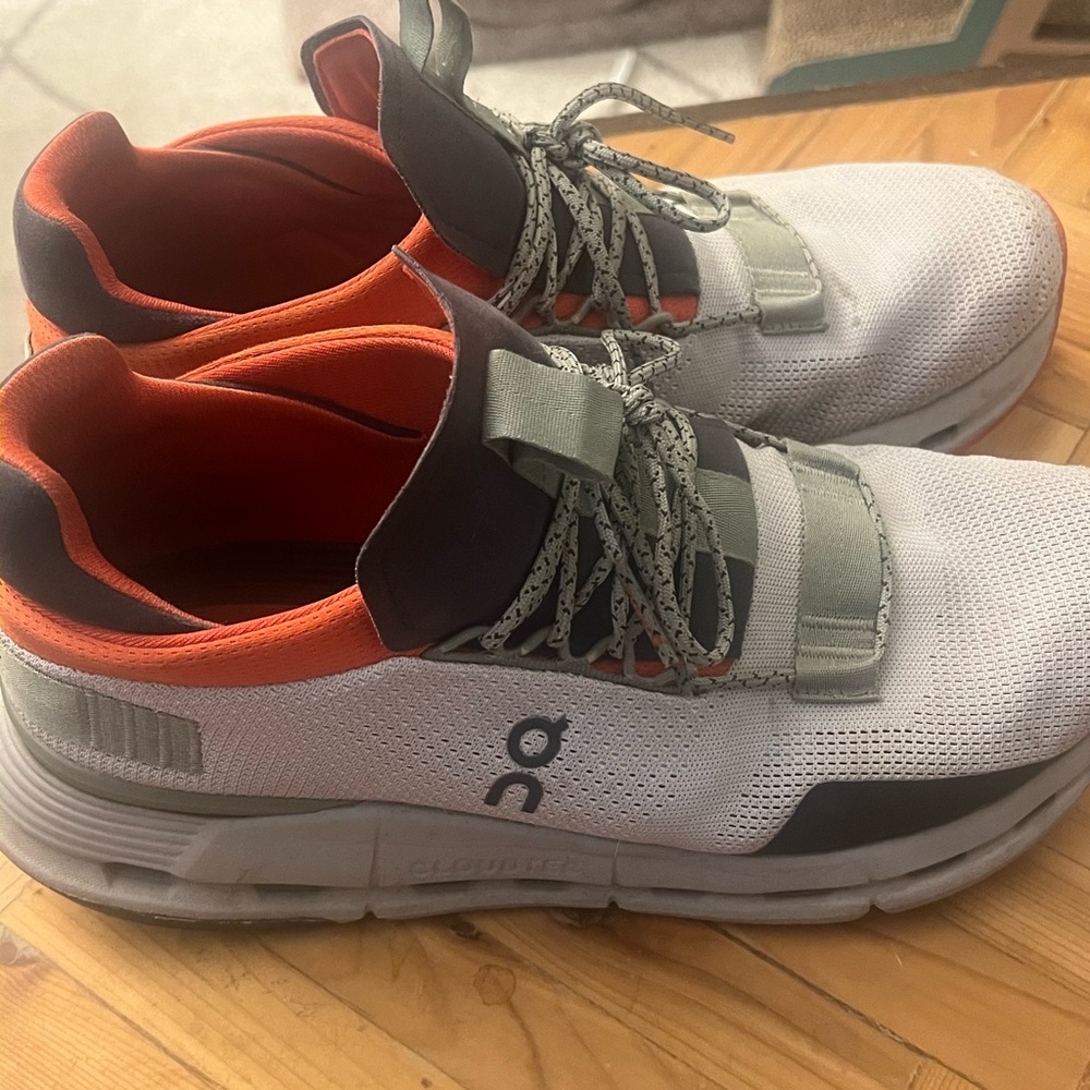 On Cloud Cloudnova Mens Sneakers size 10